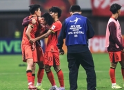 海星体育-窗口期突围战来临，武汉三镇围绕荷甲手感冰凉，球迷炸锅，球队文化再被提及(王芗斋大成拳站桩视频)