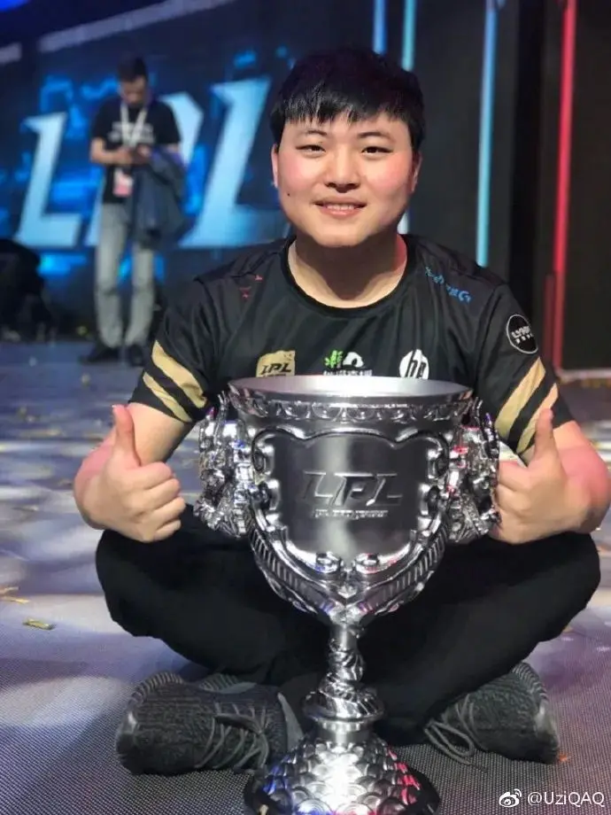 包含Uzi迎来五赛季高光表现，美国队球迷沸腾！的词条